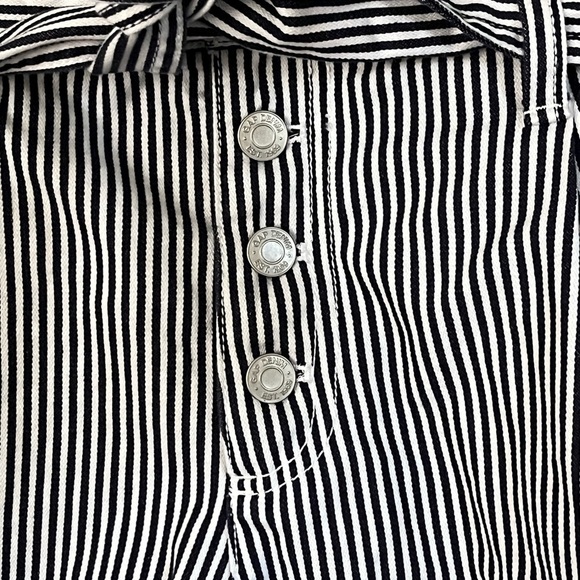 Gap High Rise Pleat Front PinStriped Cuffed Paperbag Shorts Button Fly Size 10 - Picture 7 of 13